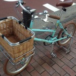 スタンドとカゴを改造したBrunoの自転車