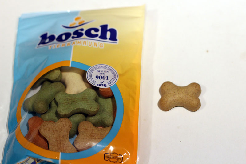 boschの骨型ビスケット