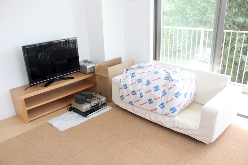 新居に運び込まれた家具